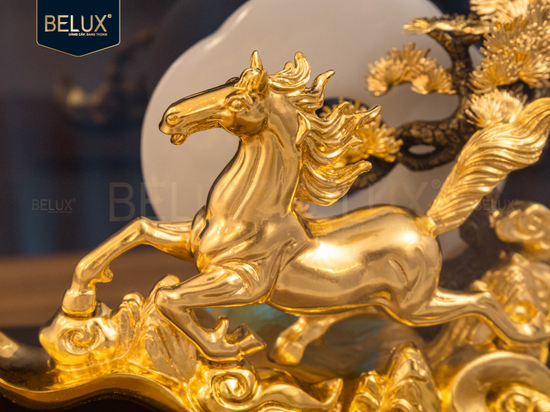 Tượng Ngựa Phong Vân Dát Vàng 24k – Bản Hào Ca Của Sự Thành Công Và Thịnh Vượng